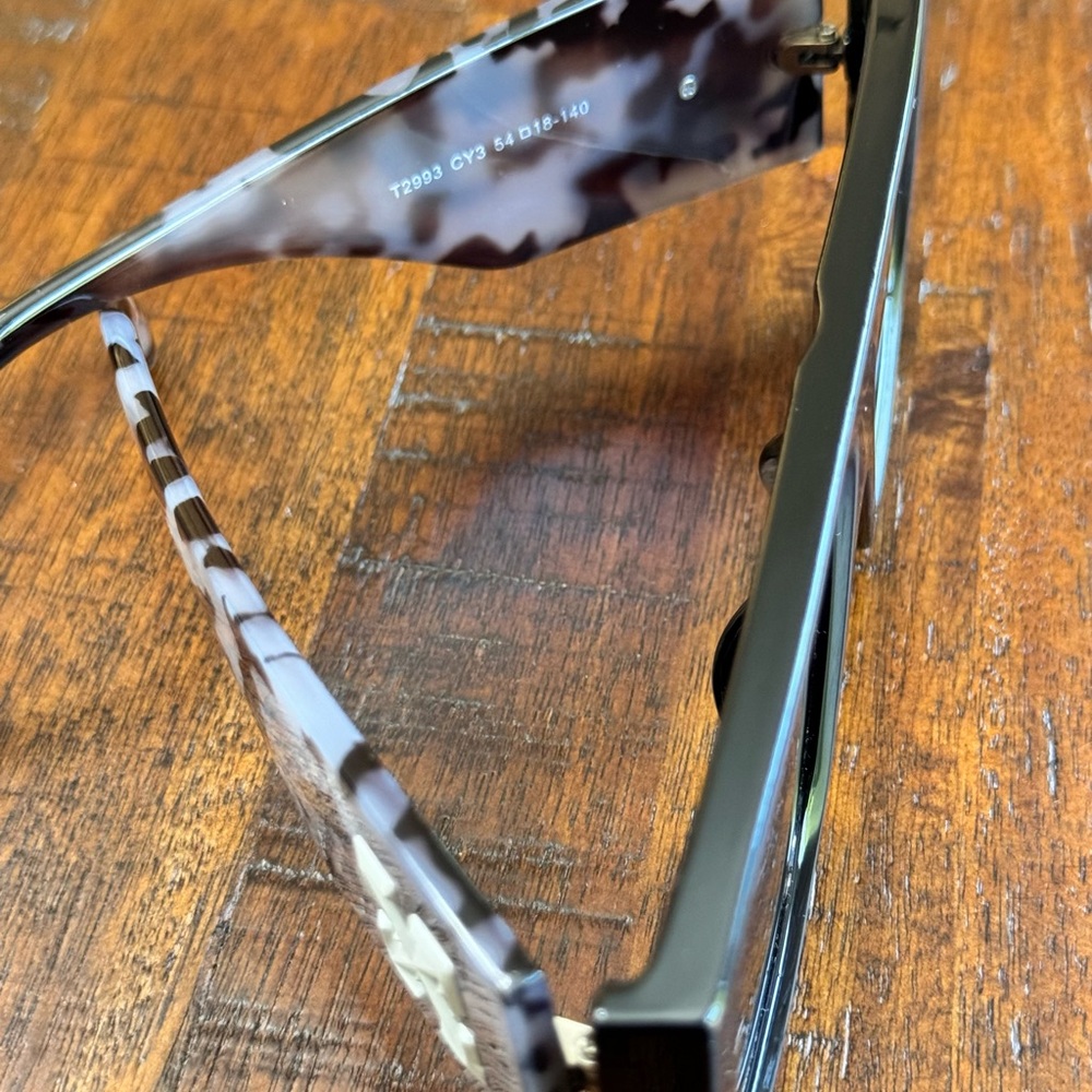 Off-White Unisex Sunglass - Picture 5 of 5
